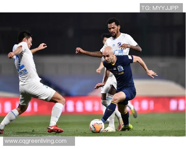 利物浦与利兹联激战正酣比分揭晓引发球迷热议 利物浦与利兹联激战正酣比分揭晓引发球迷热议