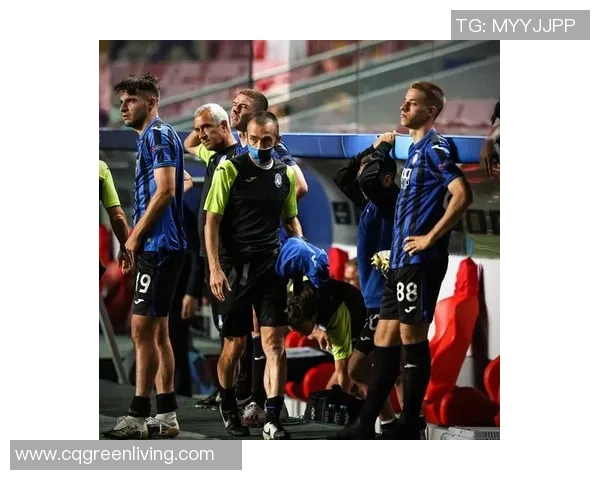 诺伊尔：守护球门的铁血战士与足球传奇的辉煌历程